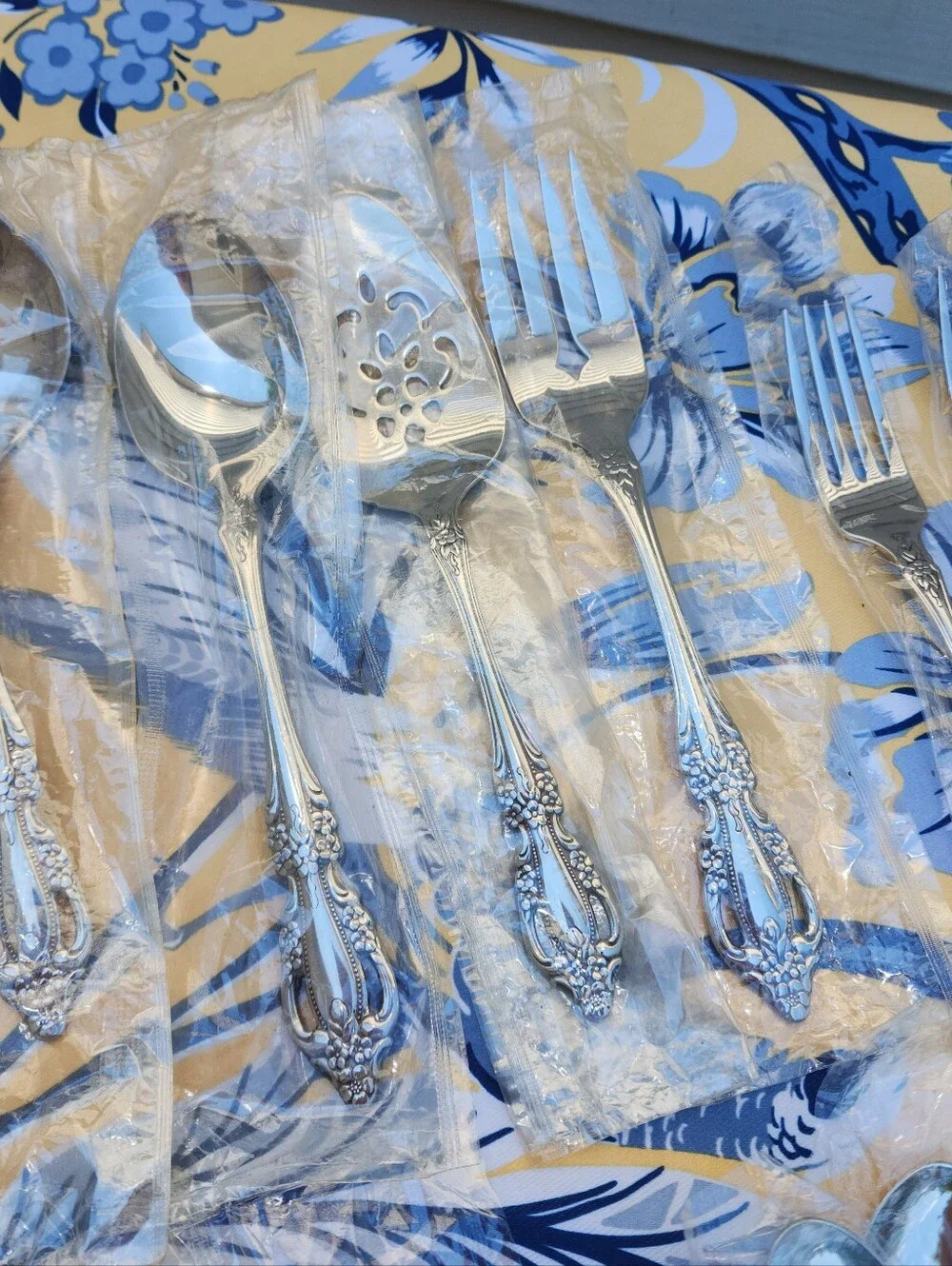 Oneida Raphael Flatware Distinction DeluxeHH Oneida USA Stainless Steel 21pc New